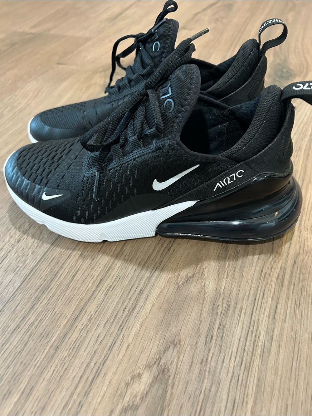 Nike kids grade school Air Max 270 size 5 black/white
